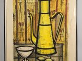 tableau représentant une théière jaune et un bol posés sur une table
