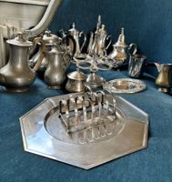 LOT DE METAL ARGENTE divers comprenant verseuse, théière, pl… (photo 2)