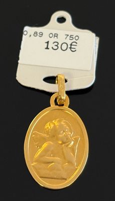 gros plan d'une médaille d'or sur une surface noire