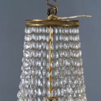 Lustre Montgolfière en métal doré à 3 lumières. (photo 3)