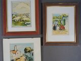 trois tableaux accrochés au mur au-dessus des toilettes