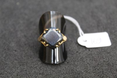an image of a ring with a stone on it
