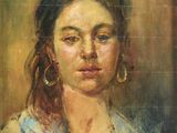 un tableau représentant une femme vêtue d'une robe bleue et portant des boucles d'oreilles en anneau dorées