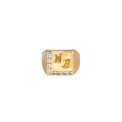 une image représentant une bague en or sur laquelle figure la lettre « n »