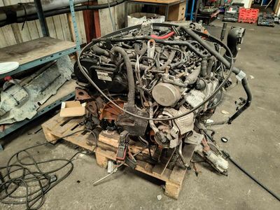 Sur désignation à THEIX : moteur LAND ROVER 6 cylindres (pou…