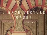 une image représentant un livre avec, en arrière-plan, l'illustration d'un bâtiment