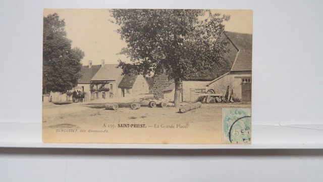 St-Priest (d’Evaux) : La Grande Place (Dumousset A 139). TBE. Car...
