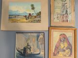 trois photos encadrées représentant des personnes et un bateau, accrochées au mur