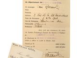 gros plan d'une feuille de papier sur laquelle on peut lire une écriture manuscrite