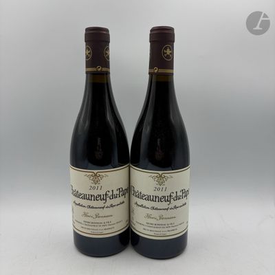 deux bouteilles de vin rouge posées sur une table blanche