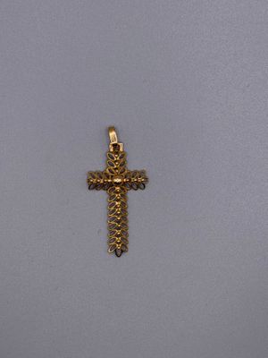 une image représentant une croix dorée sur fond gris