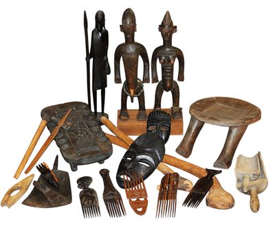 Ensemble en bois comprenant CASSE-TETE, APPUI-TÊTE… - Photo 1