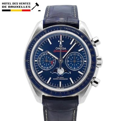 la montre est dotée d'un cadran bleu