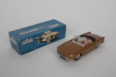 une image représentant une petite voiture et une boîte posées sur une surface blanche