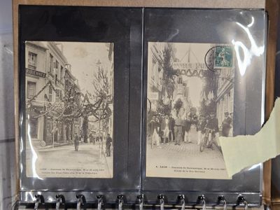 deux photos en noir et blanc de passants dans la rue