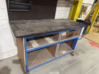 Établi bleu avec étau (photo 2)