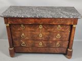 commode ancienne avec dessus en marbre et poignées en laiton