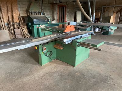 l'image d'une machine installée dans une pièce