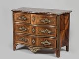 commode ancienne avec dessus en marbre et poignées en laiton