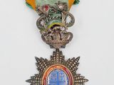 une image représentant une médaille ornée d'un dragon sur le recto
