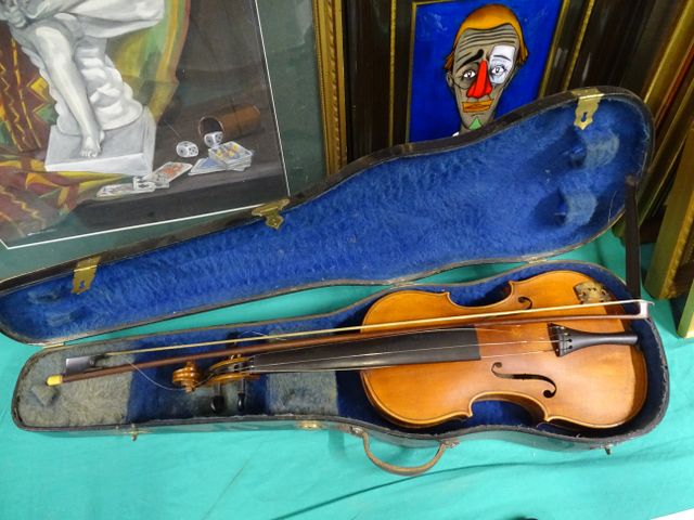 Violon 20ème portant une étiquette apocryphe Bergonzi dans son ét...