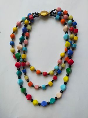 Collier "arlequin" en perles de verre multicolores à trois r…