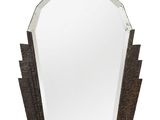 une image représentant un miroir avec un cadre en bois