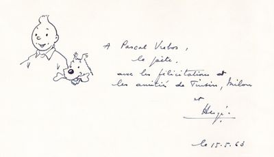 un dessin à l'encre représentant un enfant tenant un ours en peluche dans la main