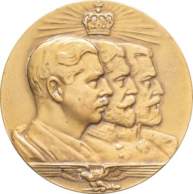 une image représentant une médaille d'or sur laquelle figurent trois hommes et une couronne