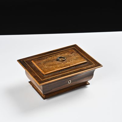 Coffret à couture en bois de placage marqueté