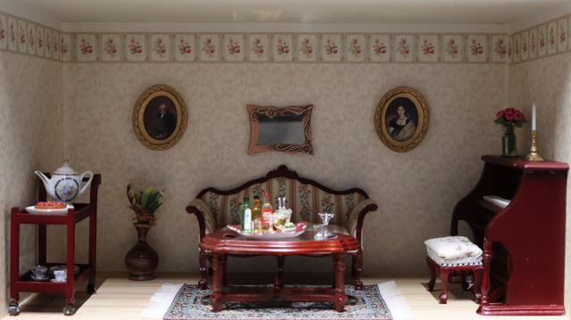 Diorama. Composition miniature, dans une vitrine en bois, vitre e...