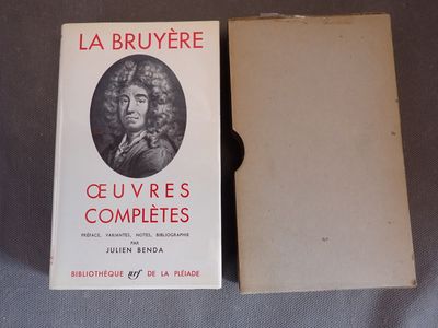 un vieux livre sur lequel figure l'image d'un homme portant une perruque