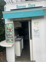 KIOSQUE de plage et son contenu : deux congélateurs coffres,… (photo 4)