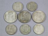 un lot de cinq pièces d'argent portant des inscriptions en chinois