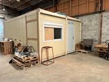 une photo d'un bâtiment en cours de construction dans un garage