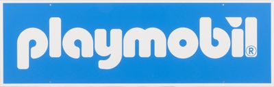 une enseigne portant l'inscription « Playmobil » sur la façade d'un immeuble