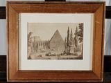 une vieille photo représentant une pyramide, dans un cadre en bois