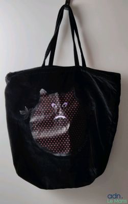 un sac noir avec l'image d'un chat dessus