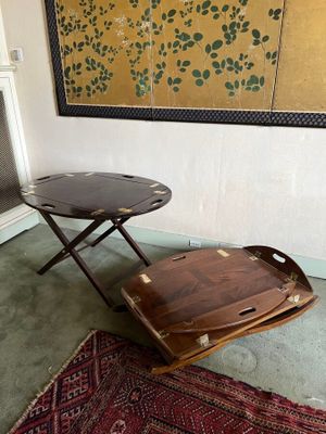 a small table with a tray on it in the corner of a room