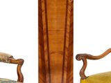 trois meubles, à savoir une horloge, une chaise et une armoire