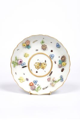 SAXE Assiette présentoir en porcelaine à décor polychrome d'… - Photo 1