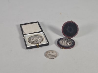 Lot en argent comprenant deux médailles de mariage (dans leur écrin) e - Photo 1