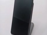 a cell phone that is sitting on top of a stand