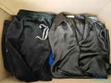 une boîte contenant des vêtements