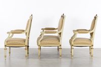 Ensemble de salon de huit pièces, de style Louis XVI, en boi… (photo 6)