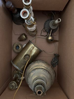 Lot de composants de luminaires anciens, principalement en l… - Photo 1