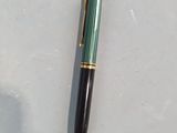 a pen that is laying on a table