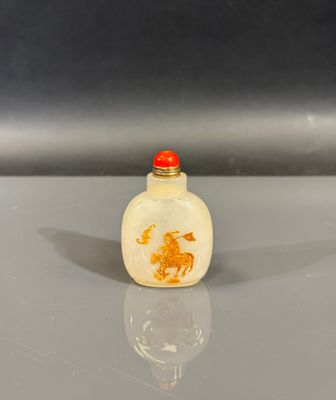 flacon à tabac chinois en verre sculpté, orné d'un cheval