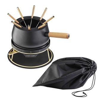 un gros plan sur un ensemble Fondgrug accompagné d'un sac de fourchettes