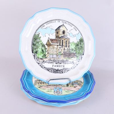une assiette sur laquelle est représentée une église